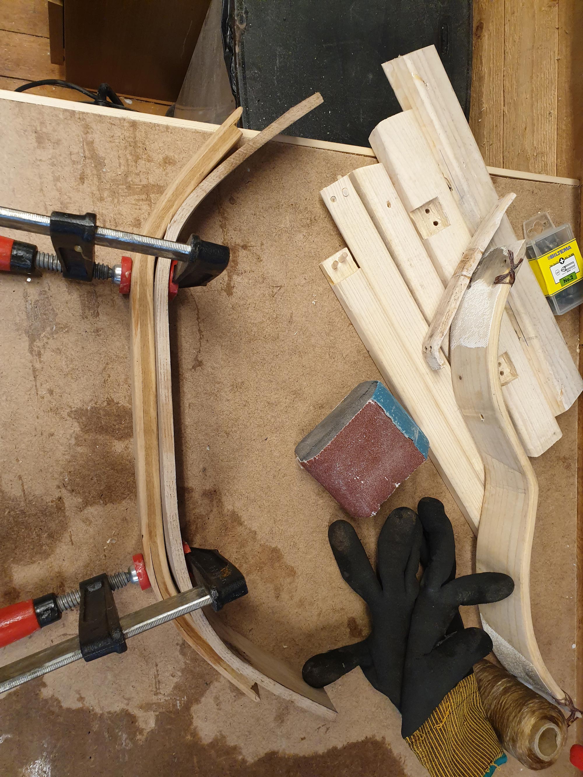 Using an old test masik as a form for the bending wood