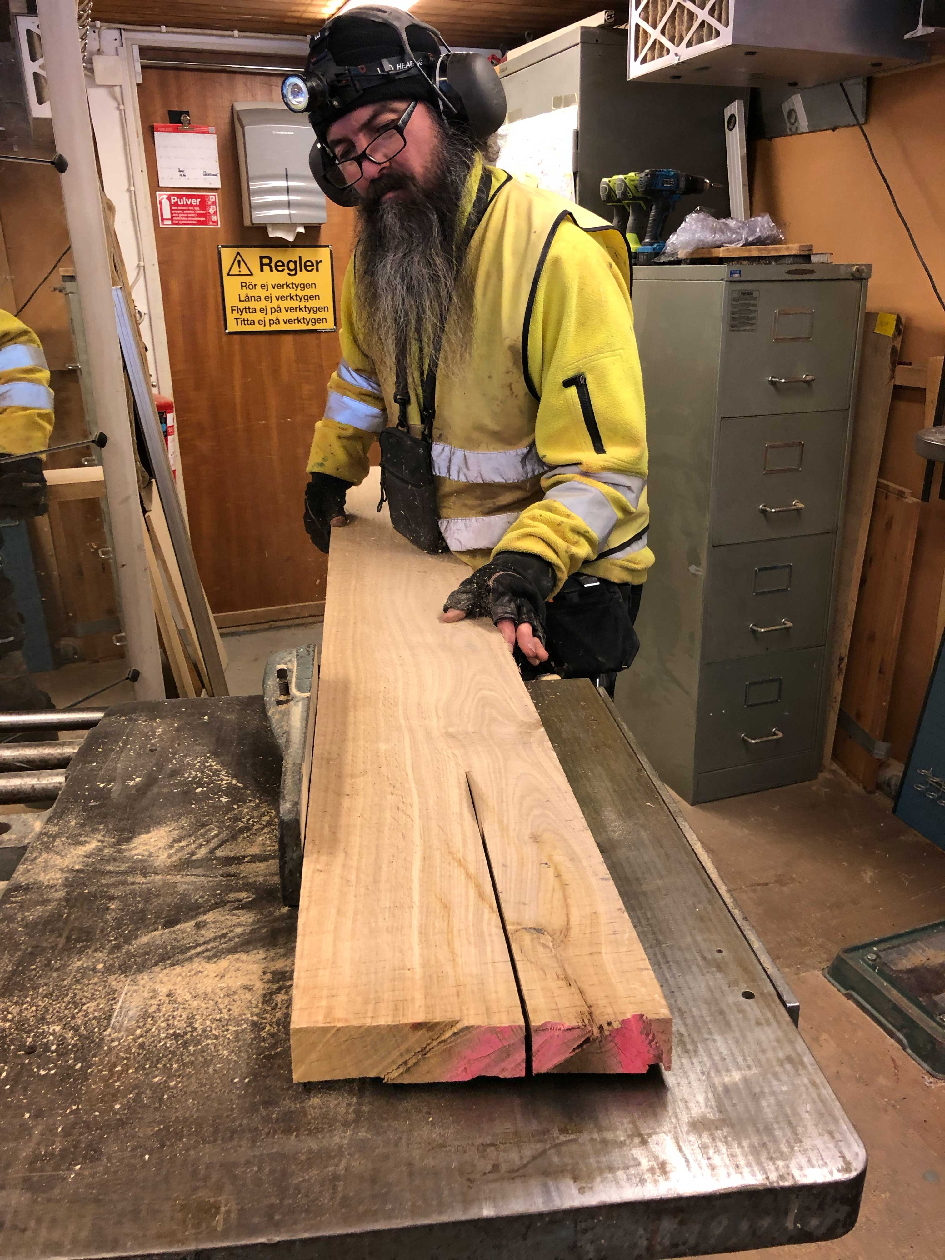 Damian ripping an Ash board. Note the yellow sign!