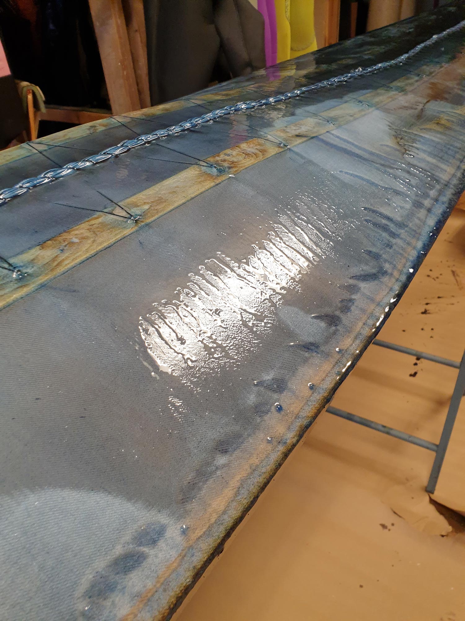 Slowly covering up with a 50-50 mix of old and new PU. I leave it nice and glossy and come back to this every time.