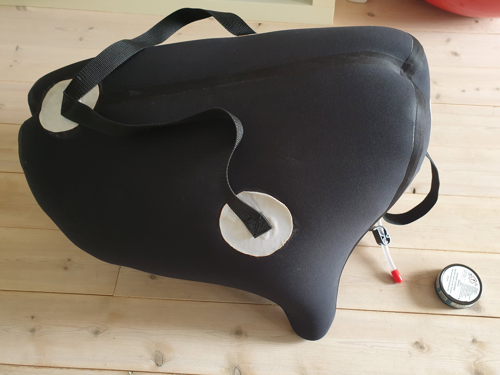 And the finished Avataq with a snusdosa for size