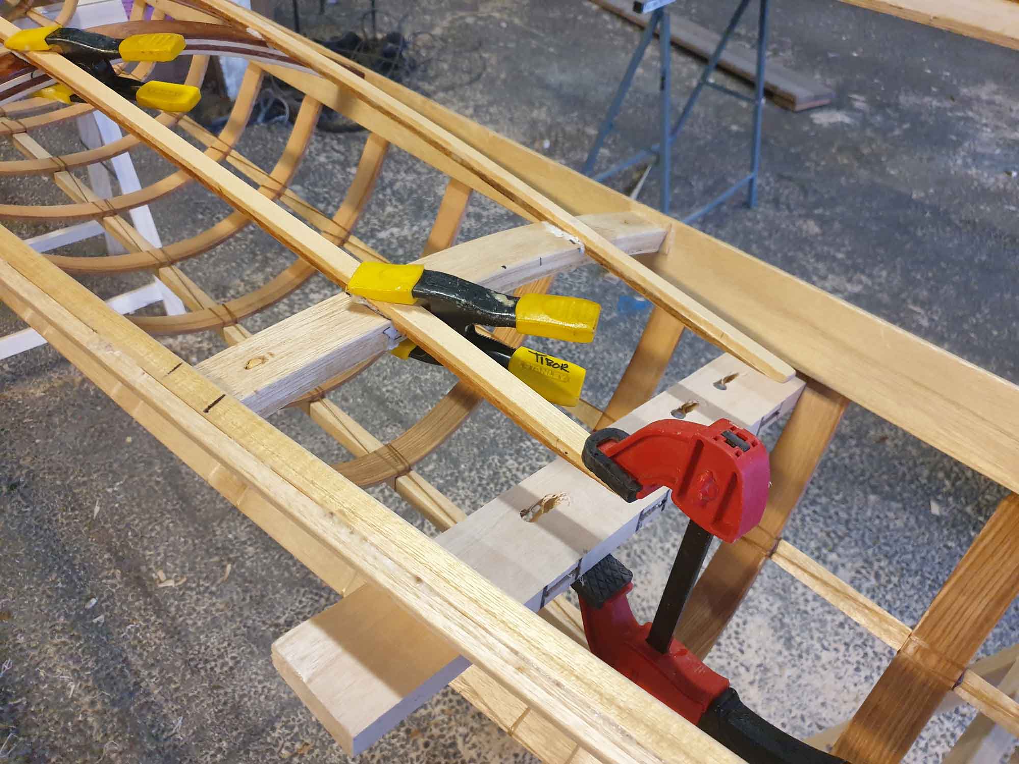 Forcing a bend in one stringer