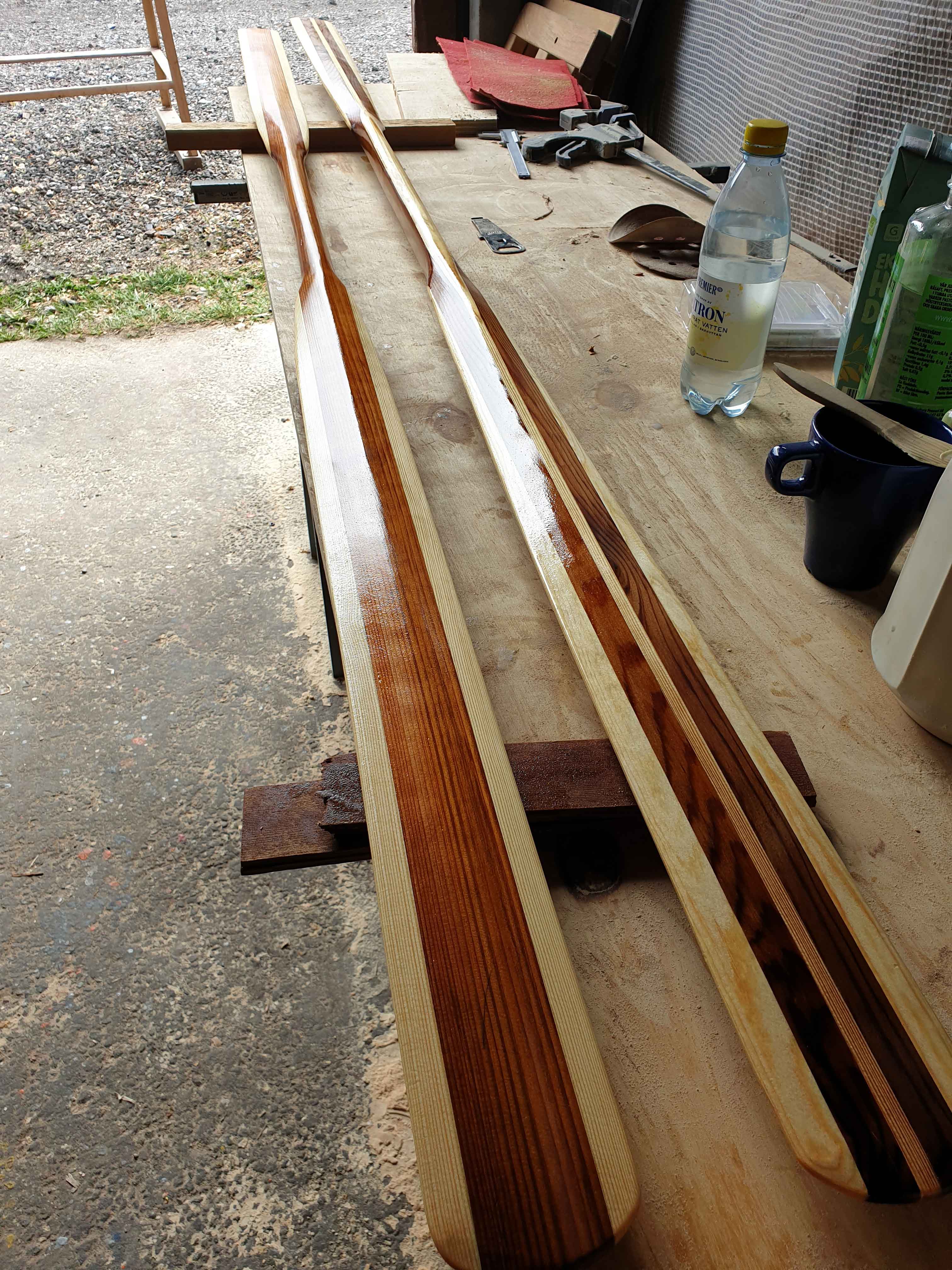 My shiny new paddles. The good grain on the left, 700g. A rolling paddle on the right, 900g.